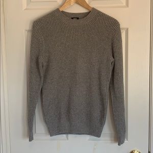UNIQLO grey fitted sweater